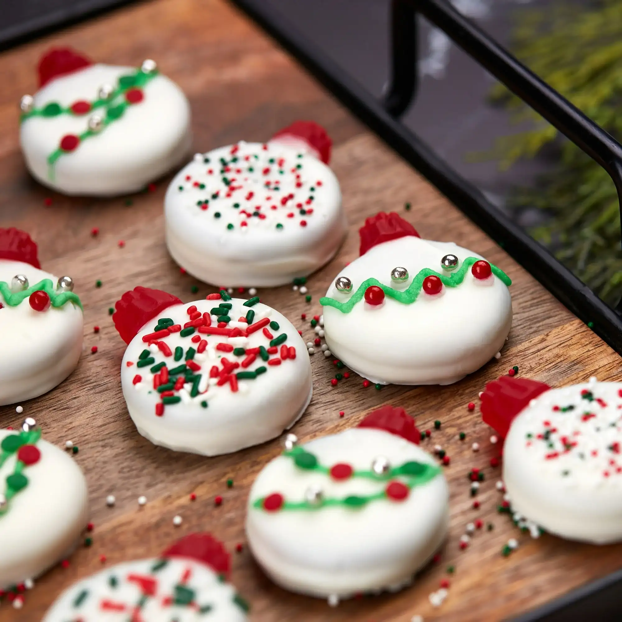OREO White Fudge Covered Chocolate Sandwich Cookies - Görsel 3